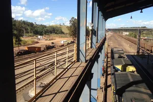 Estrutura de linha de vida em terminal ferroviário