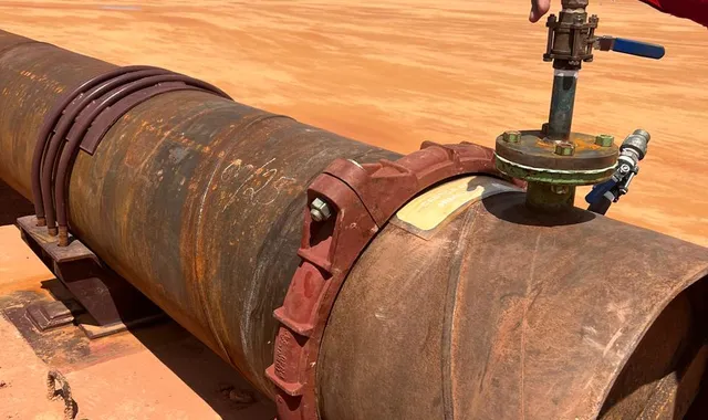 Tubulação preparada para teste hidrostático em campo